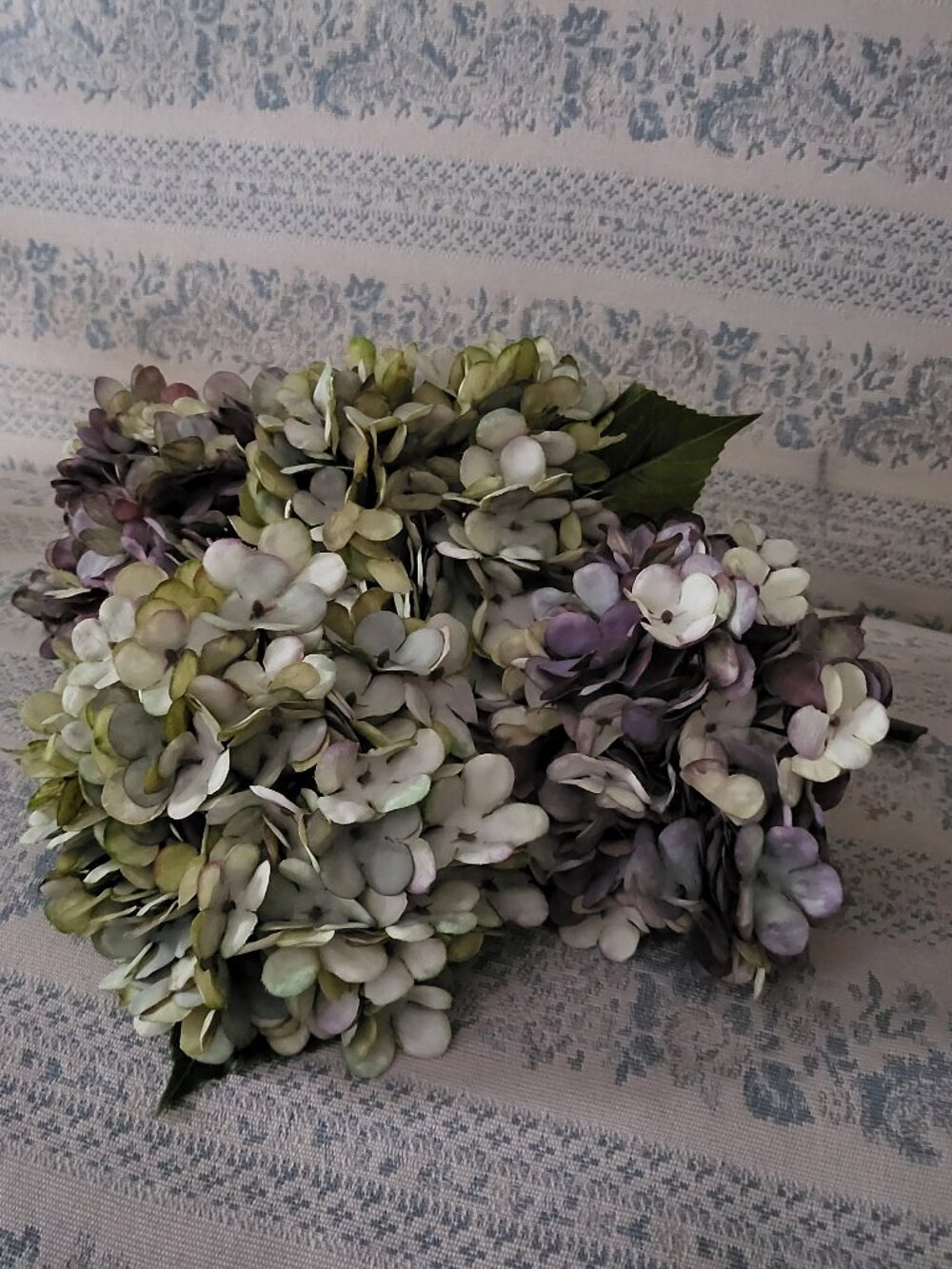 Set of 4 Realistic Faux Hydrangea Flower Stems Antique Bouquet Decpr NWOT